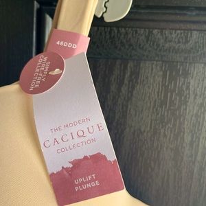 New with tags Uplift Plunge Bra Wire-free